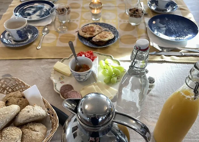 Huset I Nocleg ze śniadaniem 3*